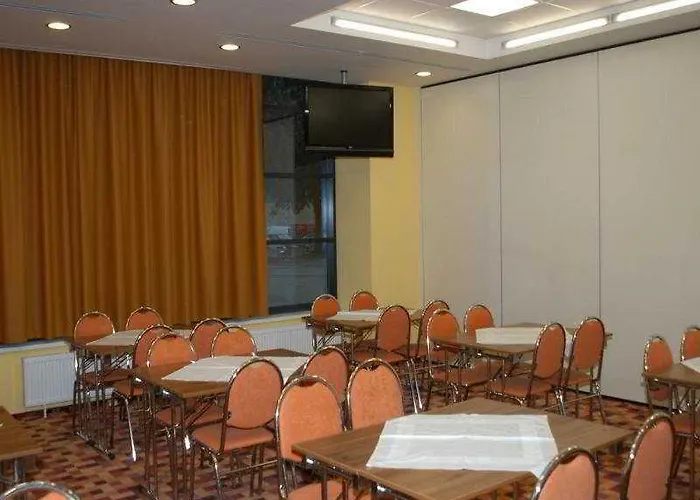 Iris Eden - Czech Leading 4*