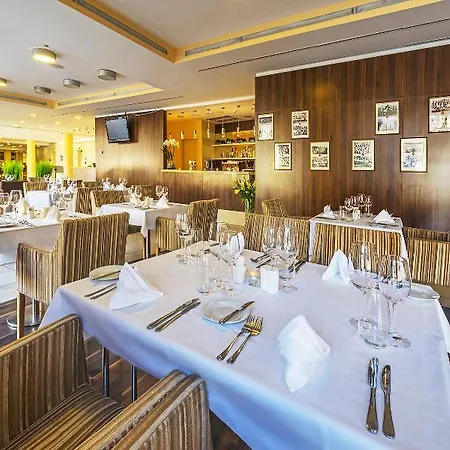 Iris Eden - Czech Leading プラハ