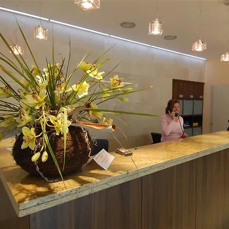 Iris Eden - Czech Leading 4*